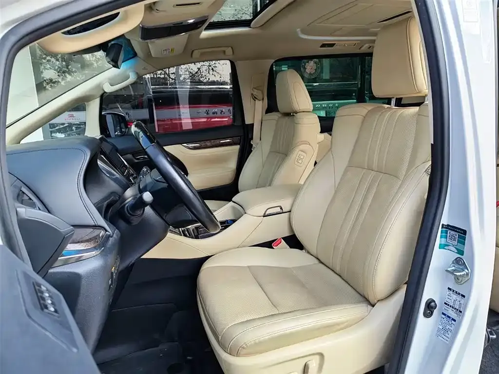 Toyota Vellfire — фото 7