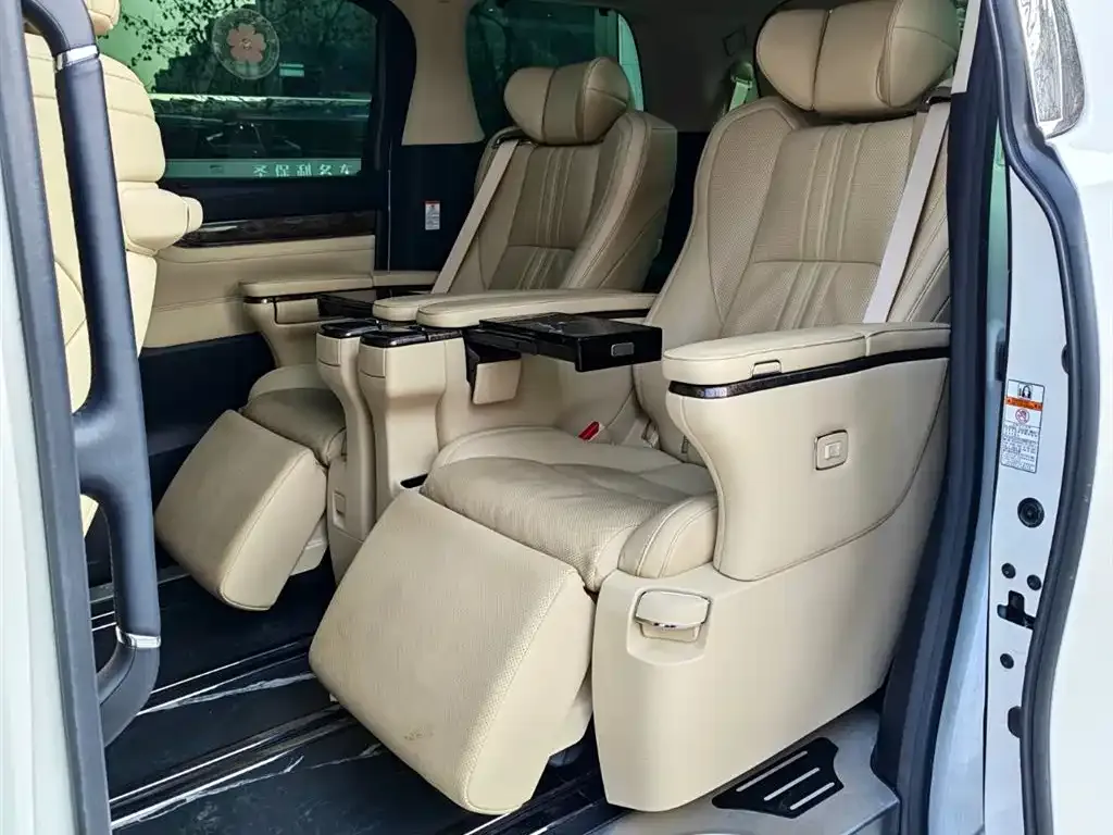 Toyota Vellfire — фото 6