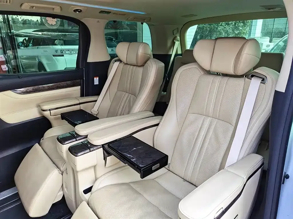 Toyota Vellfire — фото 3