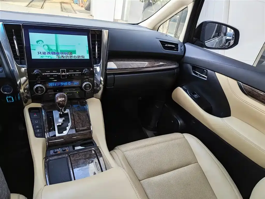 Toyota Vellfire — фото 4