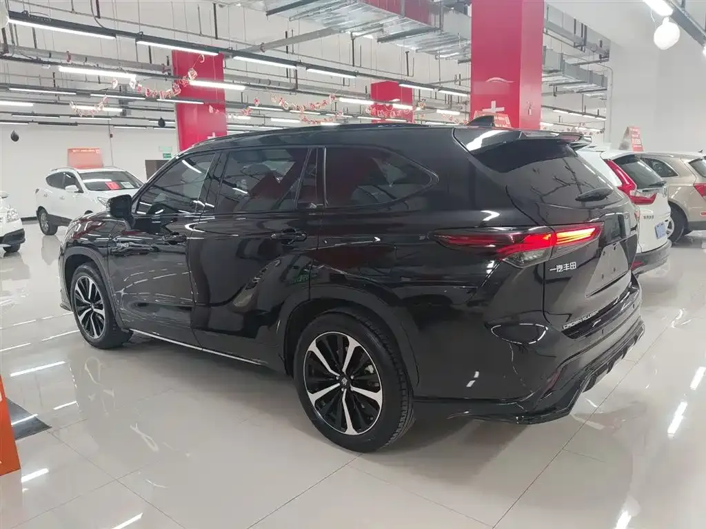 Toyota Crown Kluger — фото 8