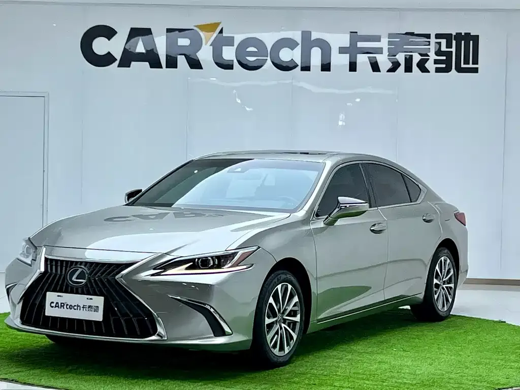 Lexus ES — фото 1