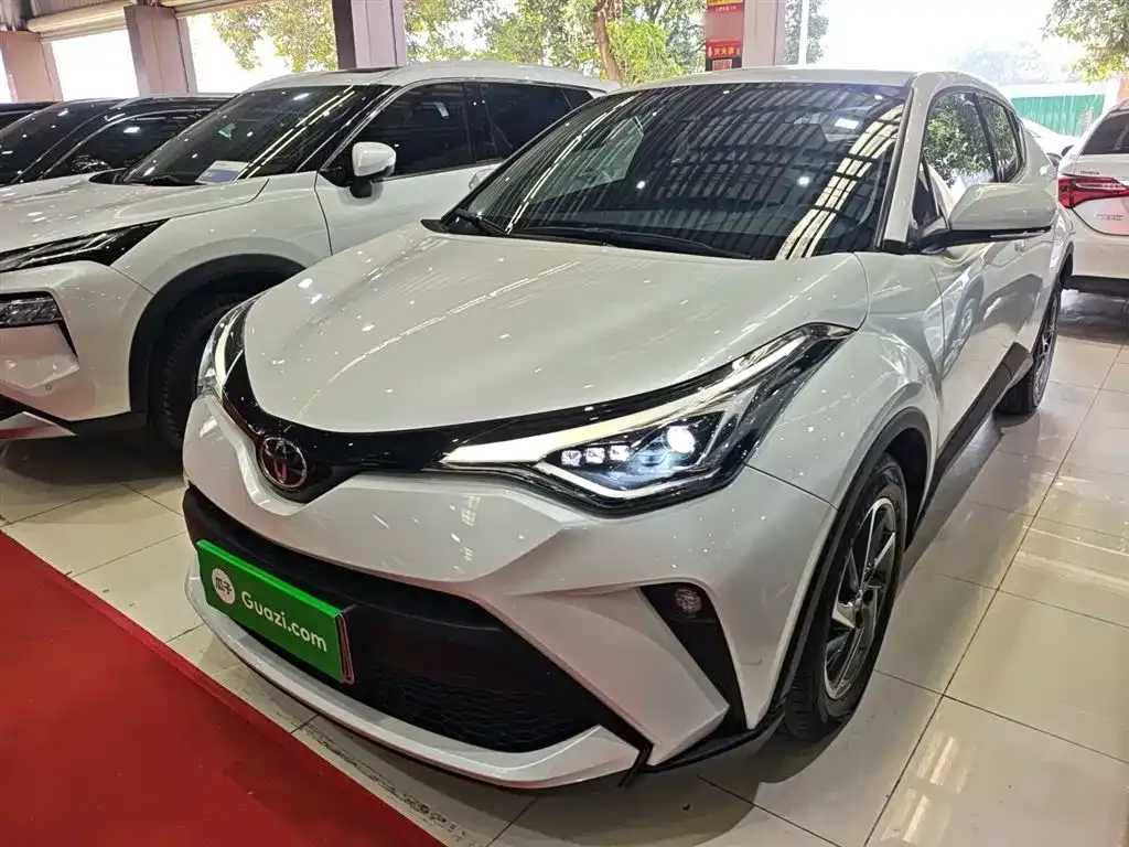 Toyota C-HR — фото 1
