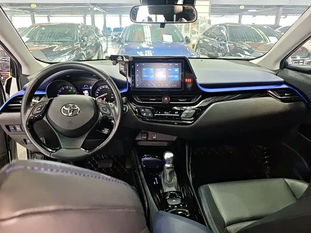 Toyota C-HR — фото 10