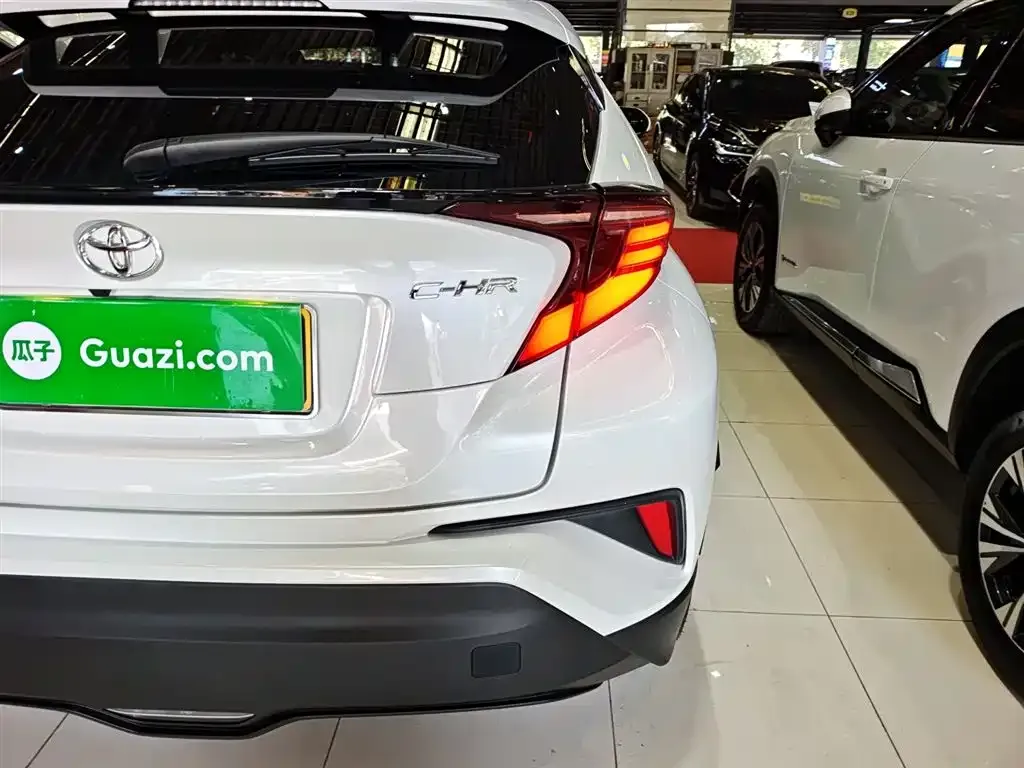 Toyota C-HR — фото 2