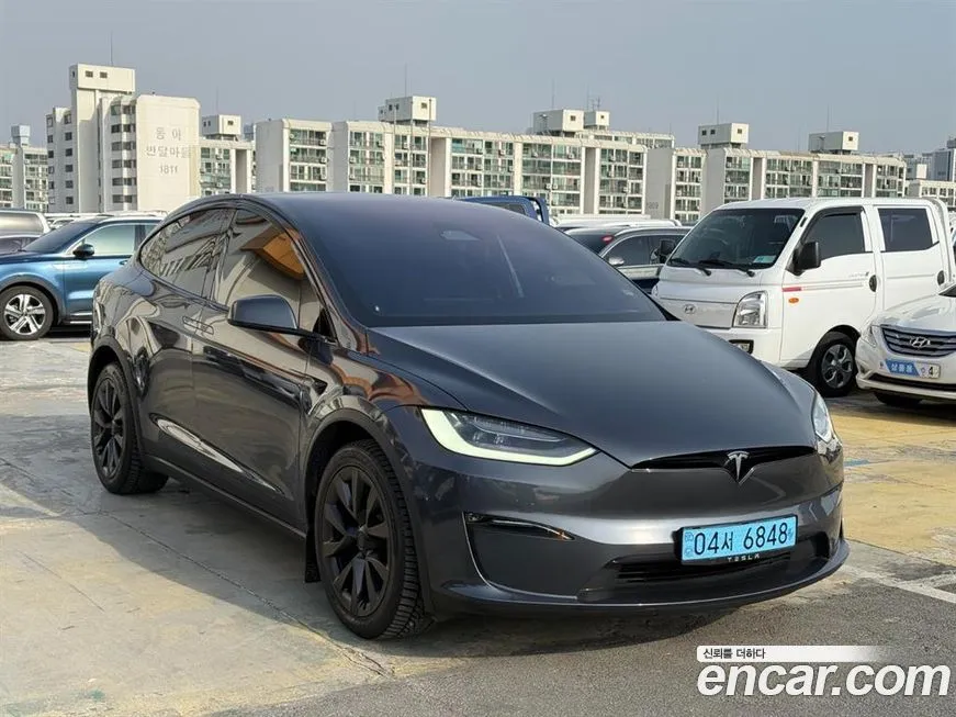 Tesla Model X — фото 1