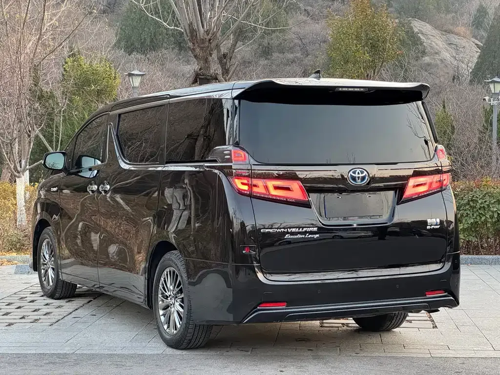 Toyota Vellfire — фото 8