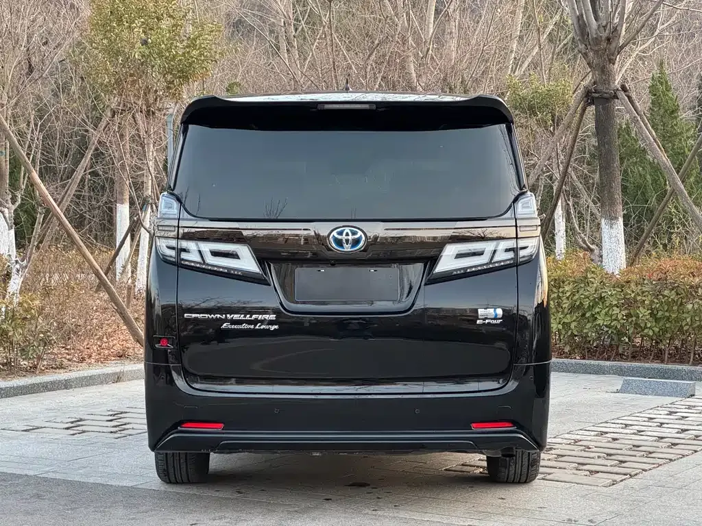 Toyota Vellfire — фото 3
