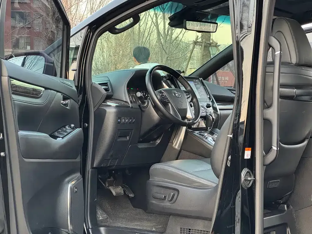 Toyota Vellfire — фото 7