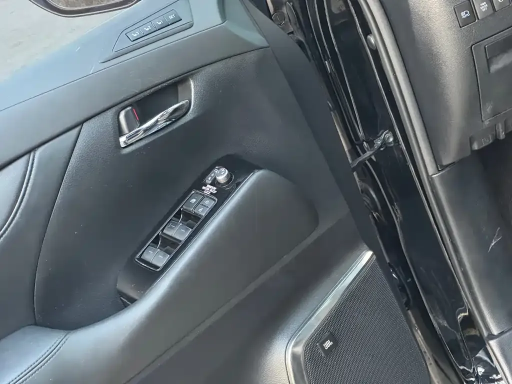 Toyota Vellfire — фото 4