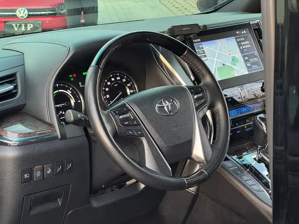 Toyota Vellfire — фото 6