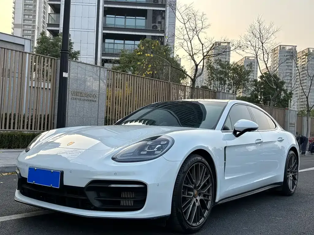 Porsche Panamera — фото 1