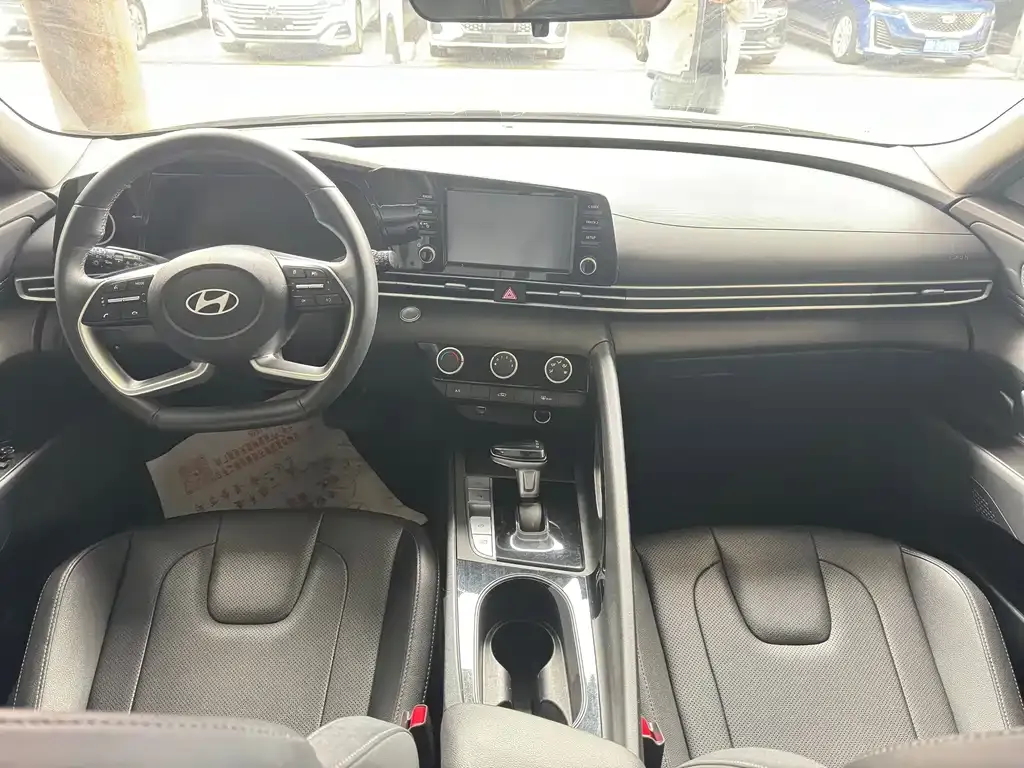 Hyundai Elantra — фото 10