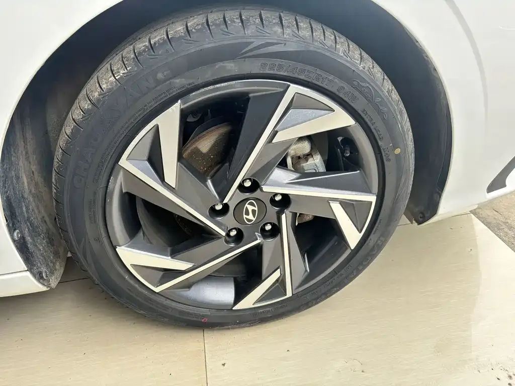 Hyundai Elantra — фото 2