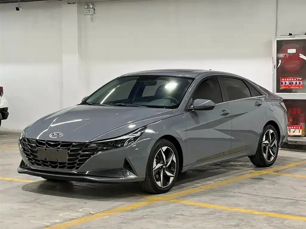 Hyundai Elantra — фото 1