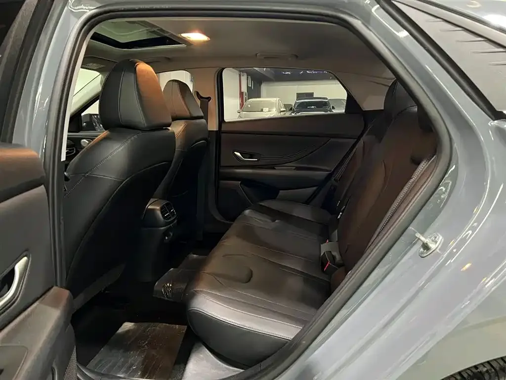 Hyundai Elantra — фото 4