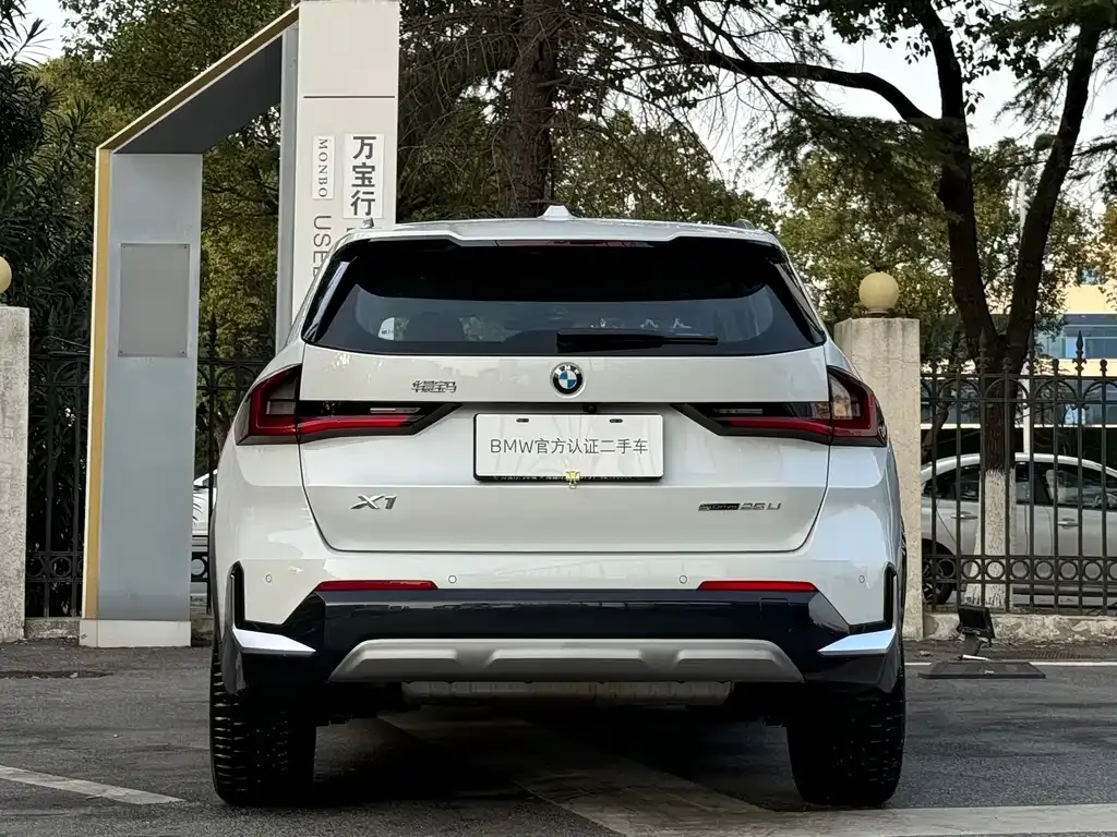 BMW X1 — фото 9