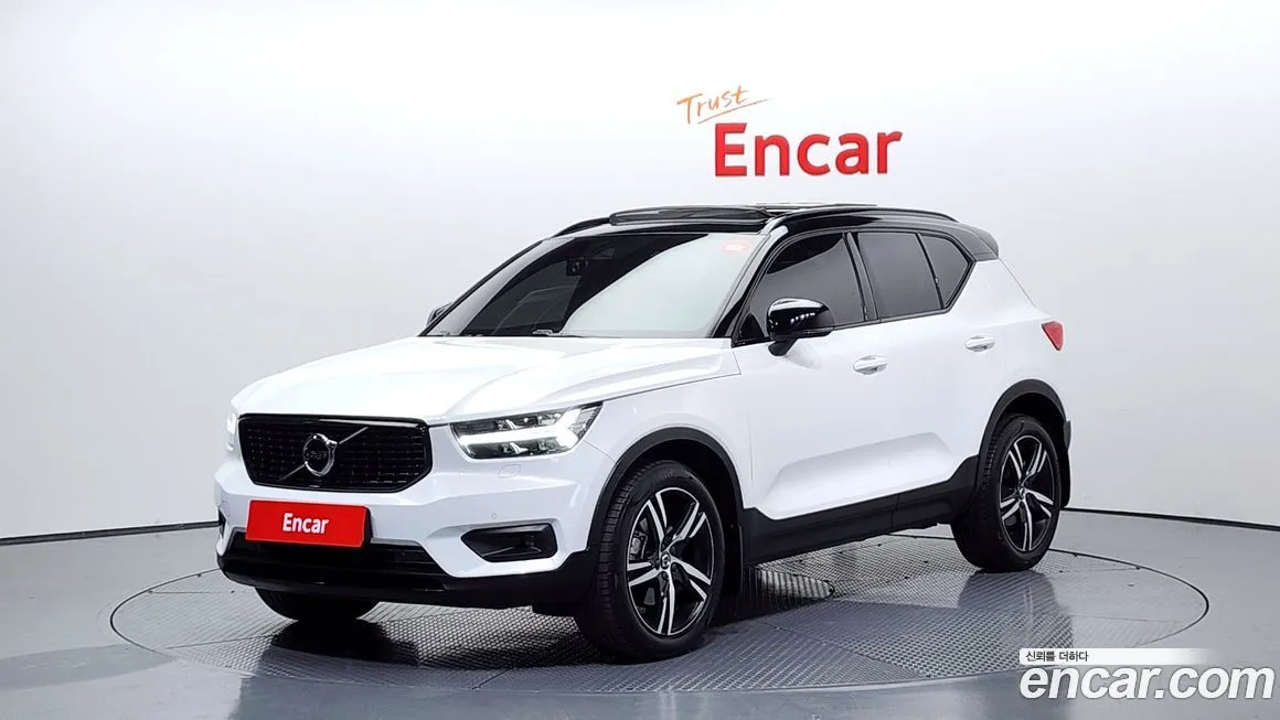 Volvo XC40 — фото 1