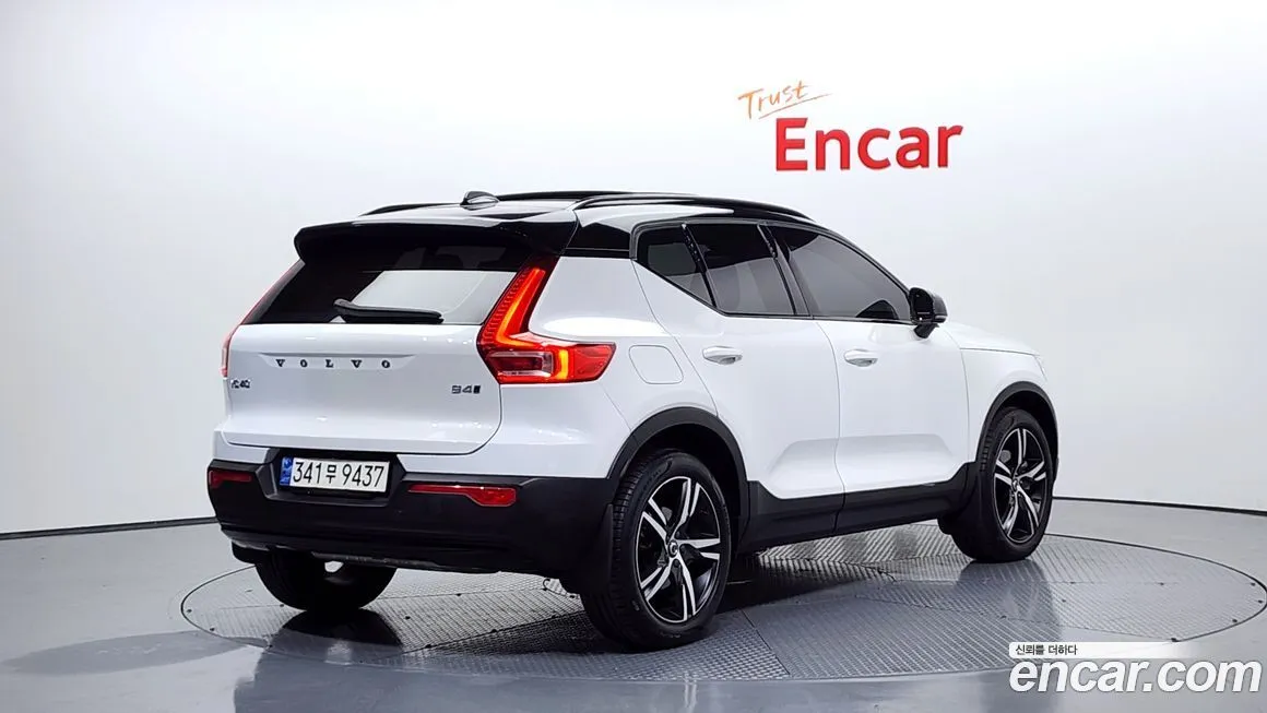 Volvo XC40 — фото 3