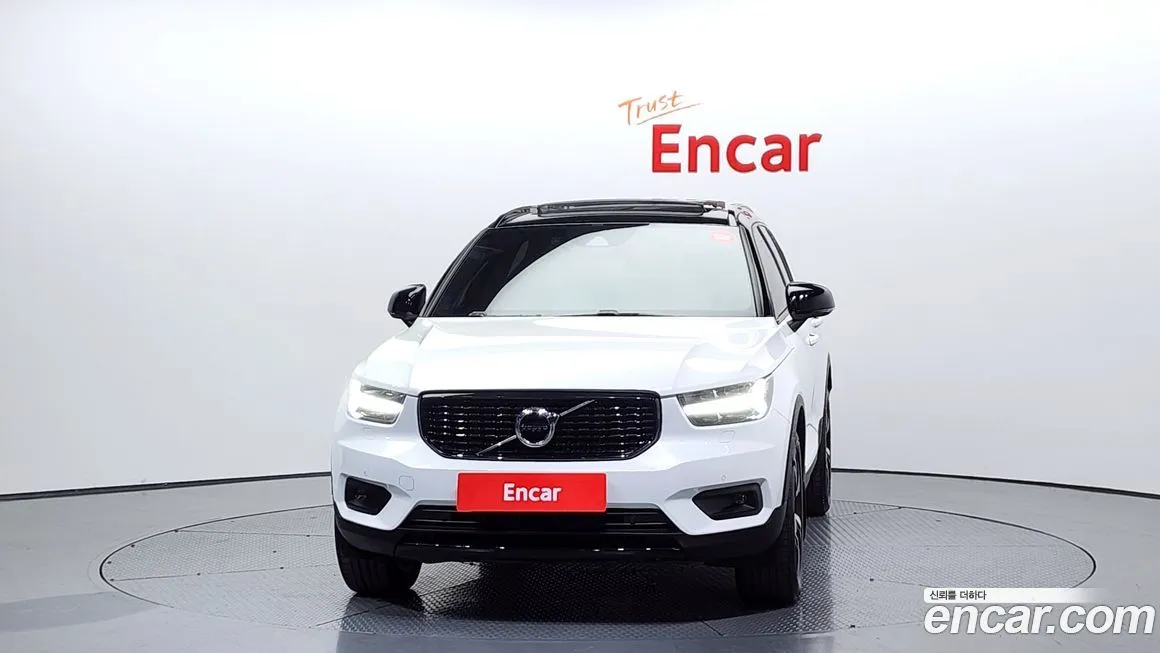 Volvo XC40 — фото 2