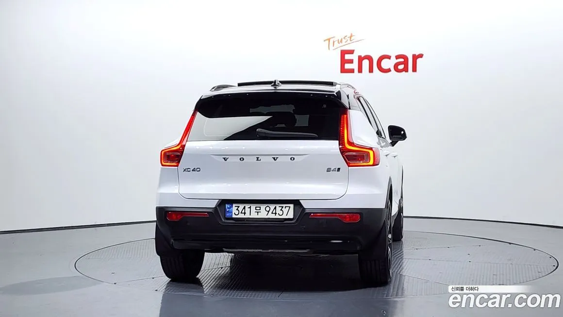 Volvo XC40 — фото 4