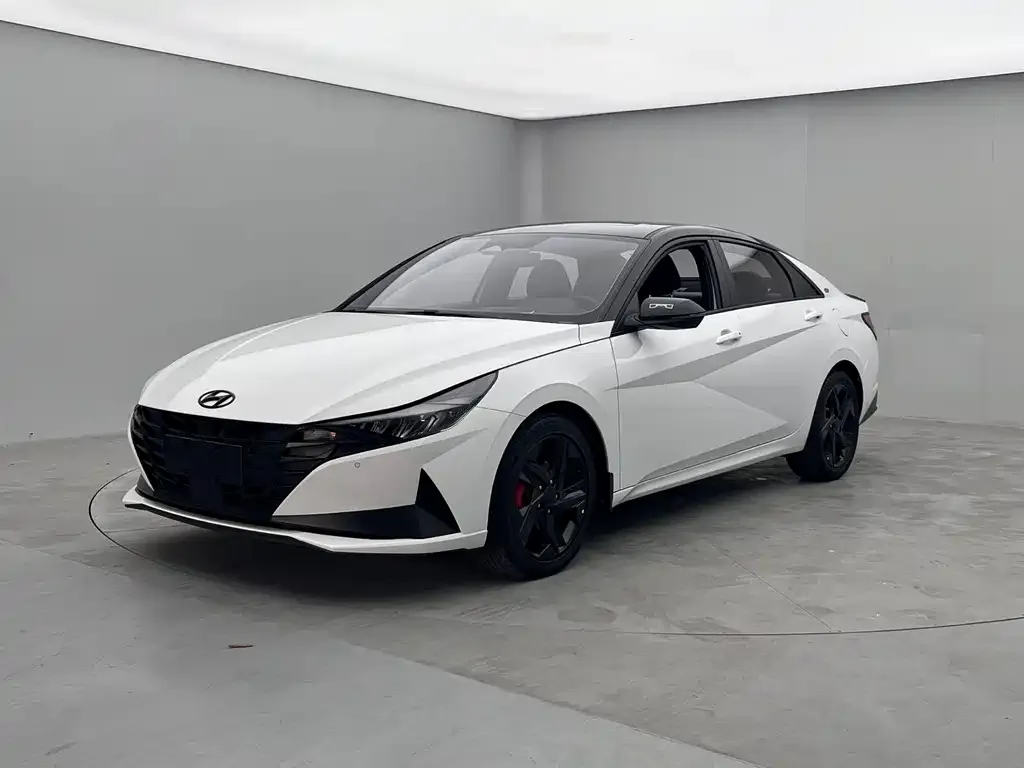 Hyundai Elantra — фото 1