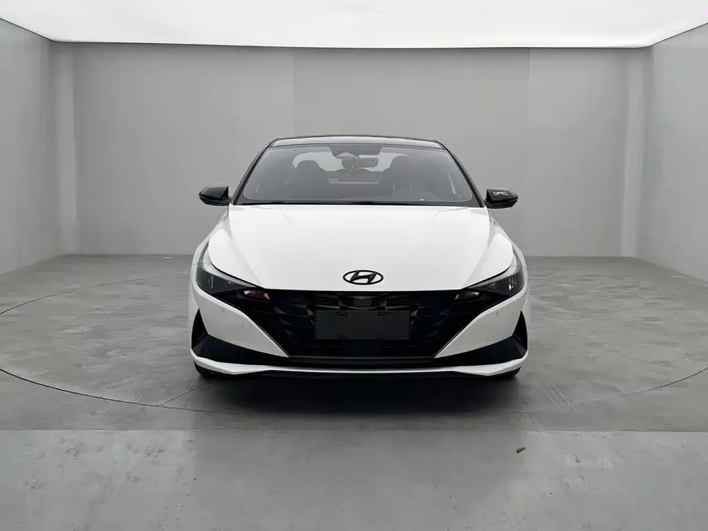 Hyundai Elantra — фото 2