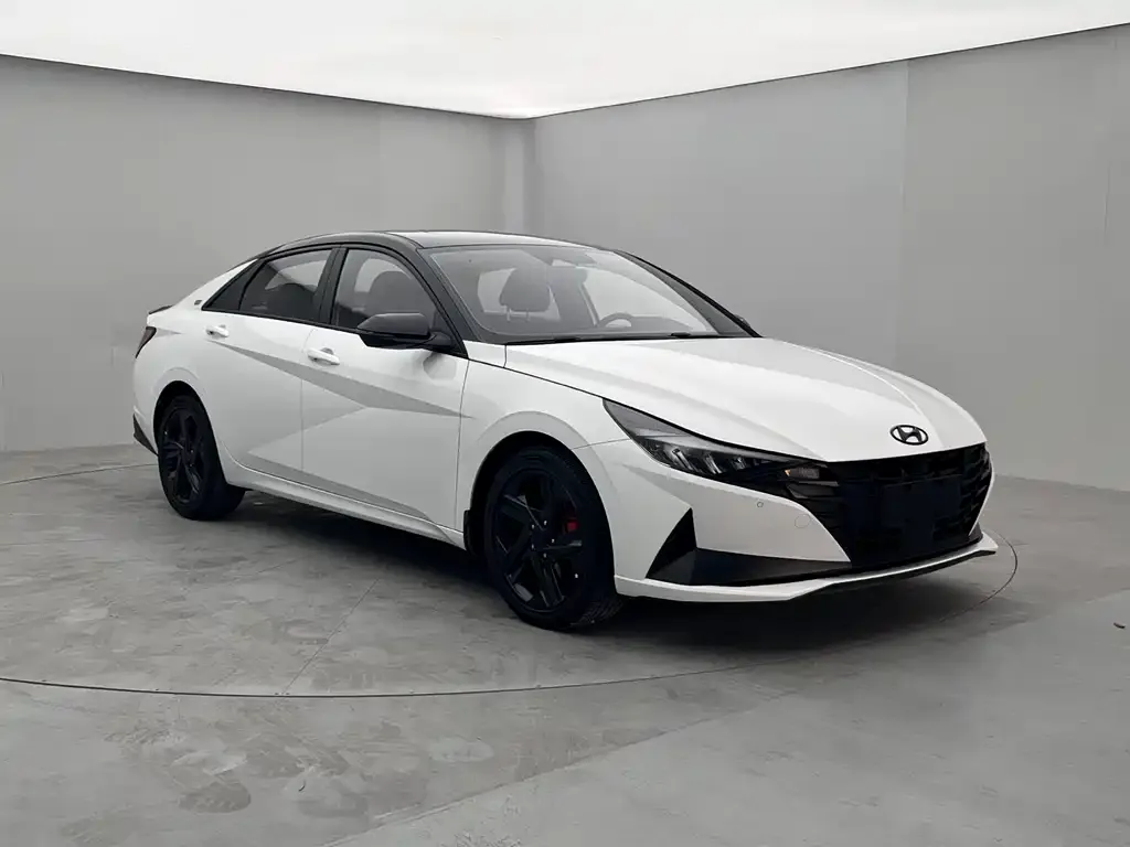 Hyundai Elantra — фото 3