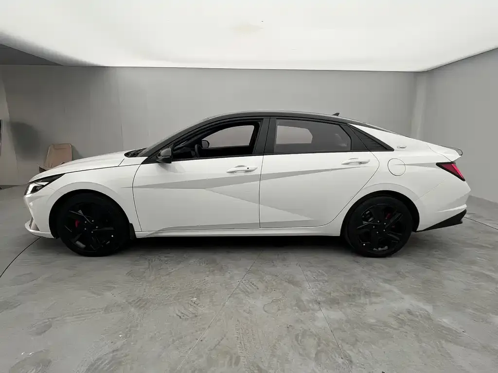 Hyundai Elantra — фото 4