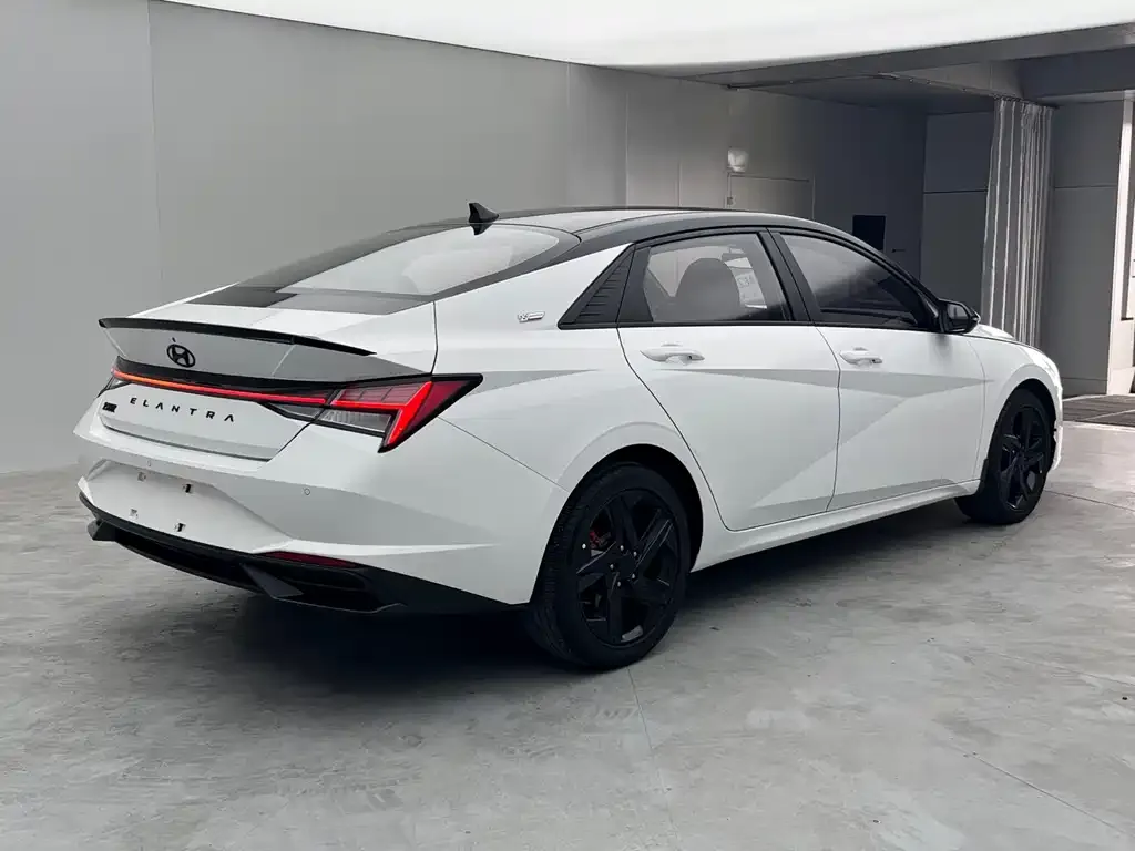 Hyundai Elantra — фото 7
