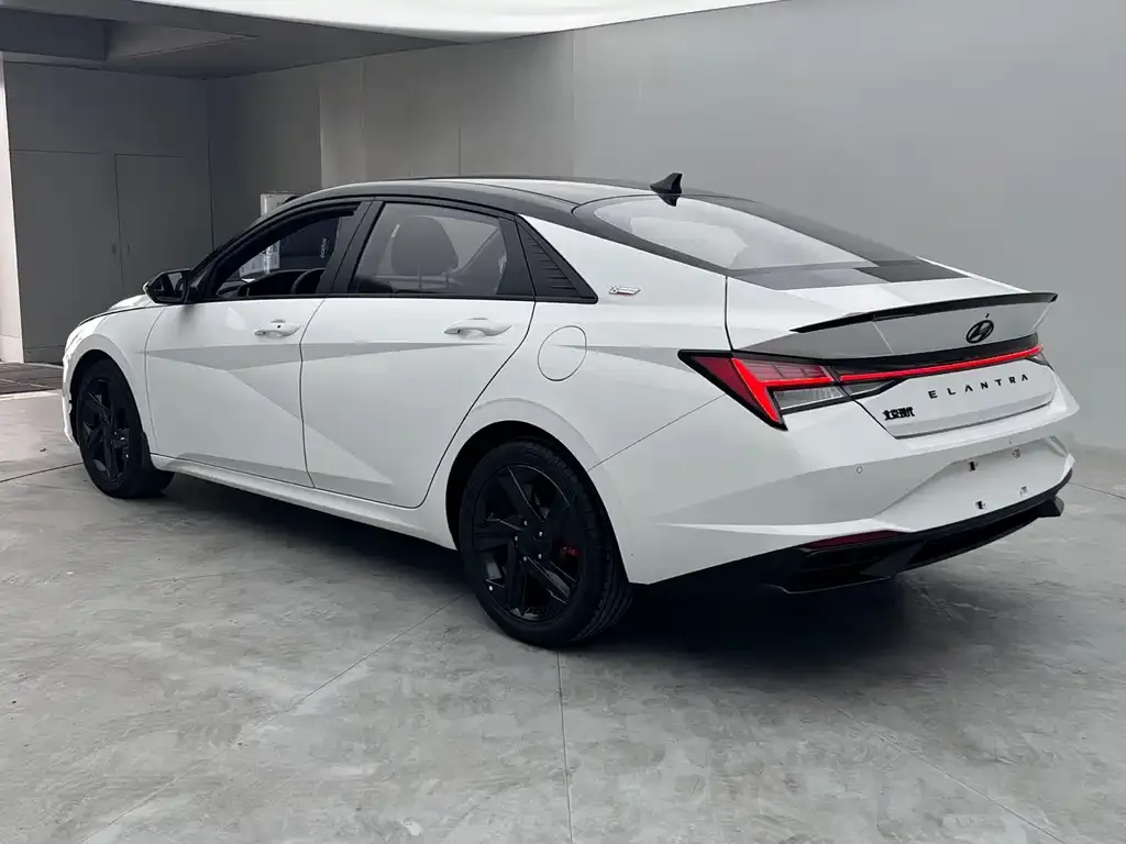 Hyundai Elantra — фото 9