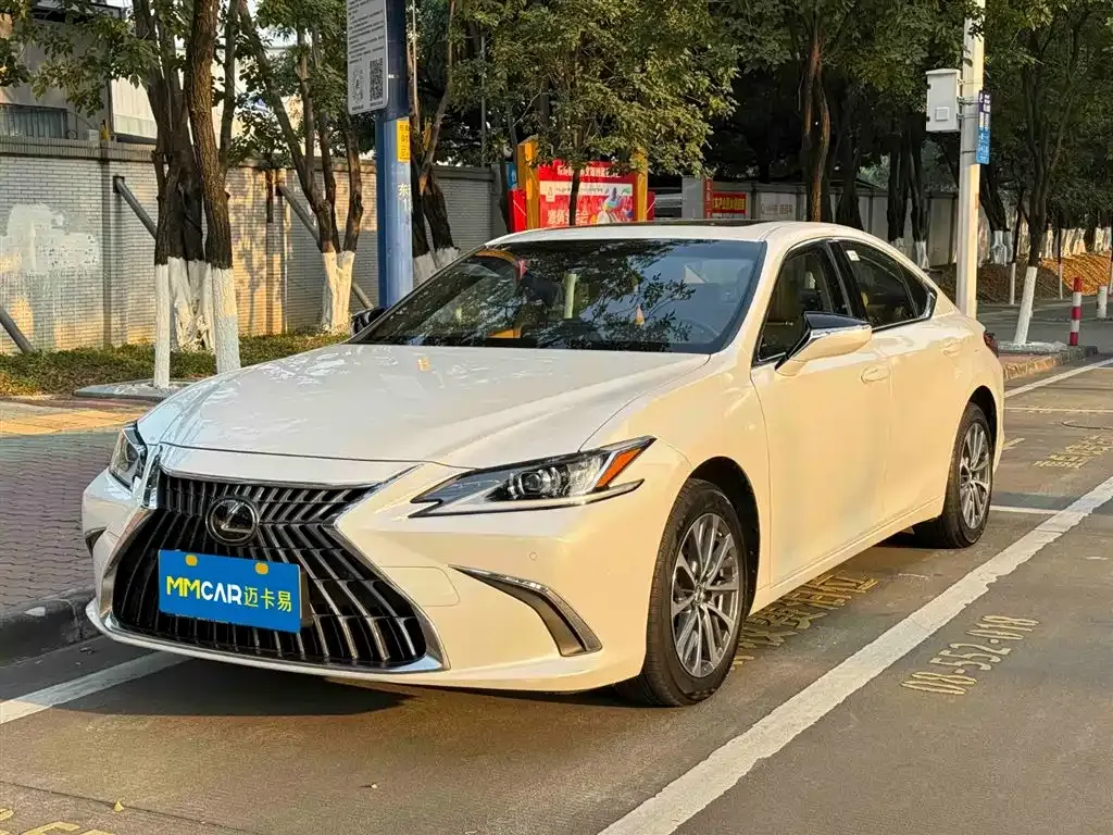 Lexus ES — фото 1