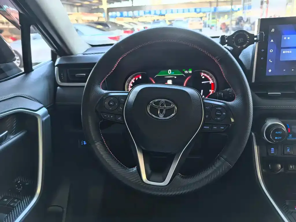 Toyota RAV4 — фото 10