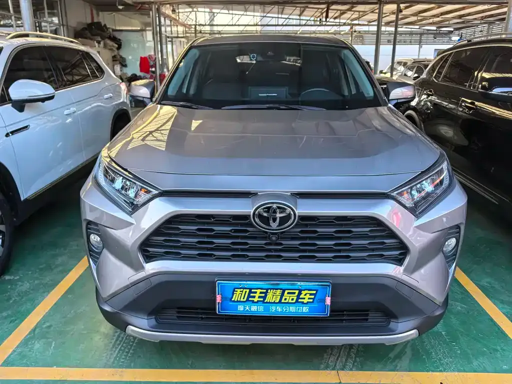 Toyota RAV4 — фото 2