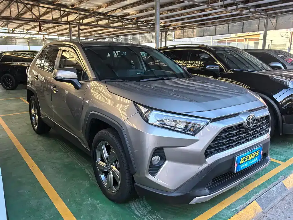 Toyota RAV4 — фото 3
