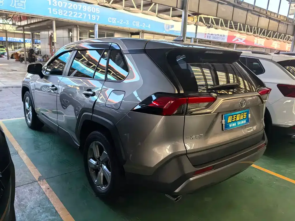 Toyota RAV4 — фото 4