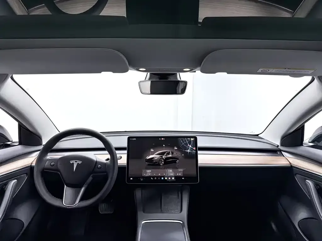 Tesla Model 3 — фото 5