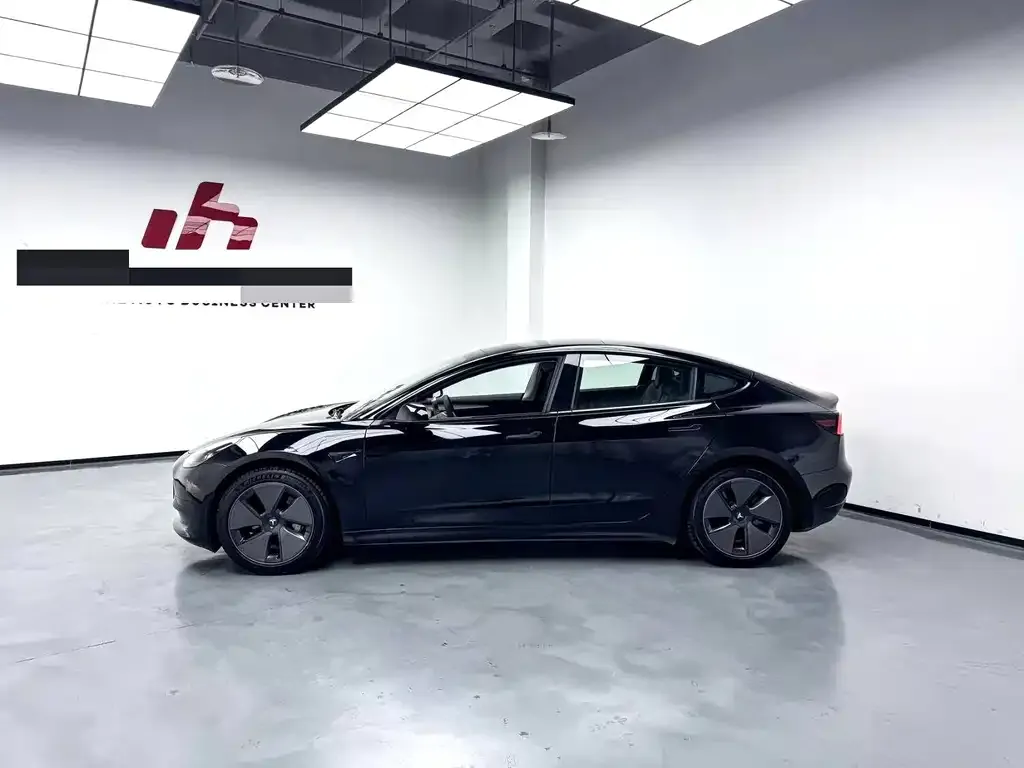 Tesla Model 3 — фото 3