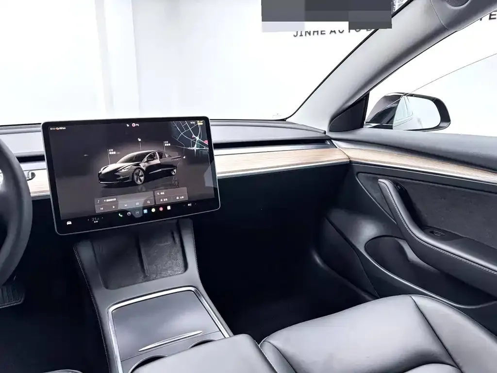 Tesla Model 3 — фото 4