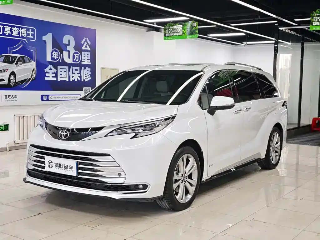 Toyota Sienna — фото 1