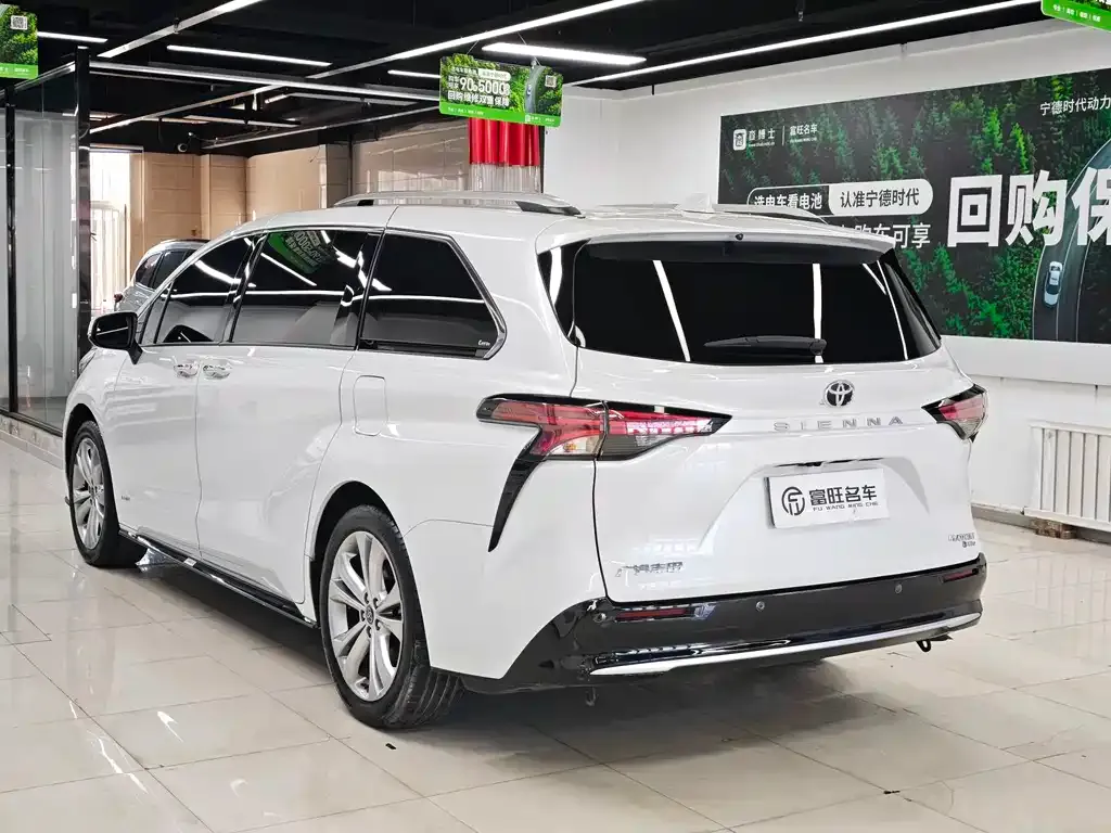 Toyota Sienna — фото 9