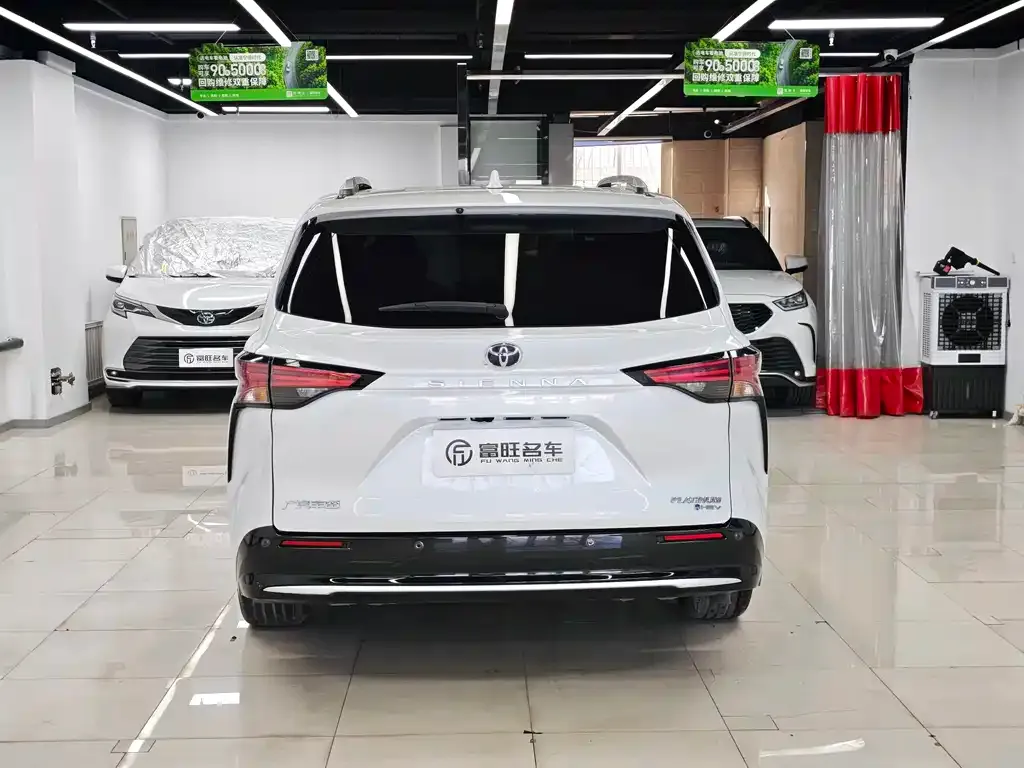 Toyota Sienna — фото 5