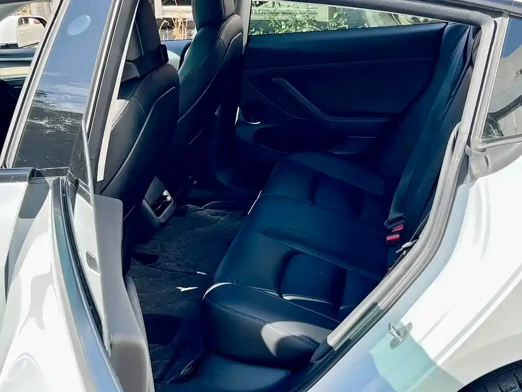Tesla Model 3 — фото 3