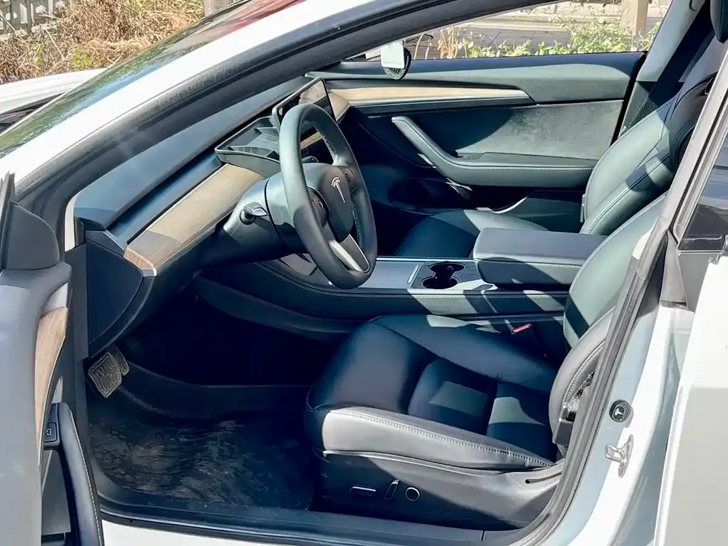 Tesla Model 3 — фото 8