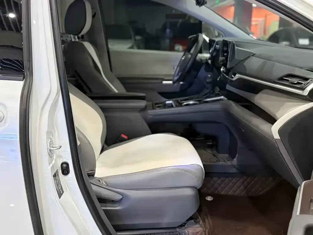 Toyota Sienna — фото 2