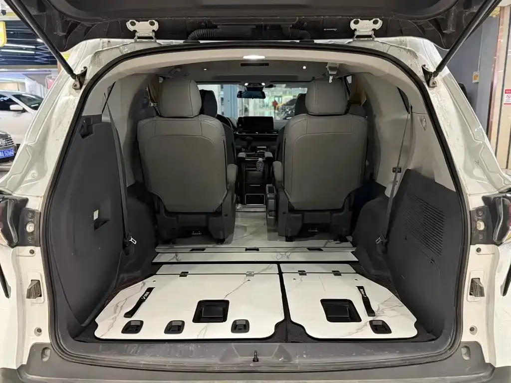 Toyota Sienna — фото 5