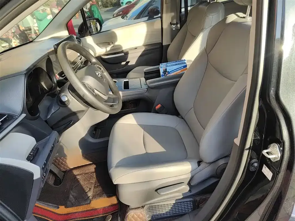 Toyota Granvia — фото 8
