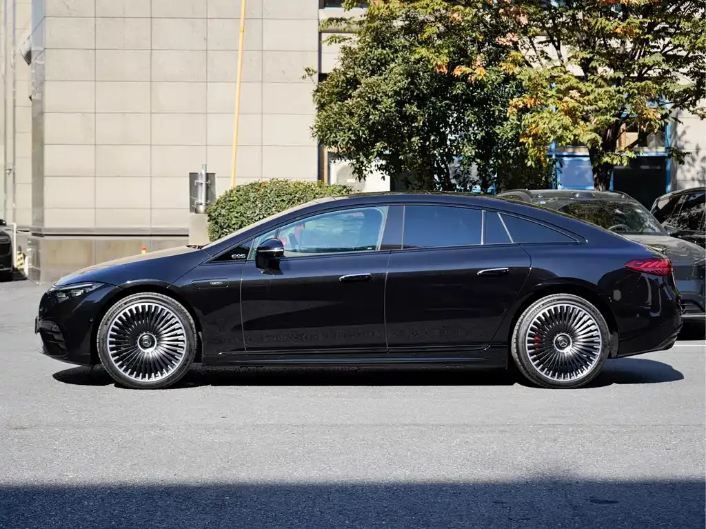 Mercedes-Benz EQS AMG — фото 10