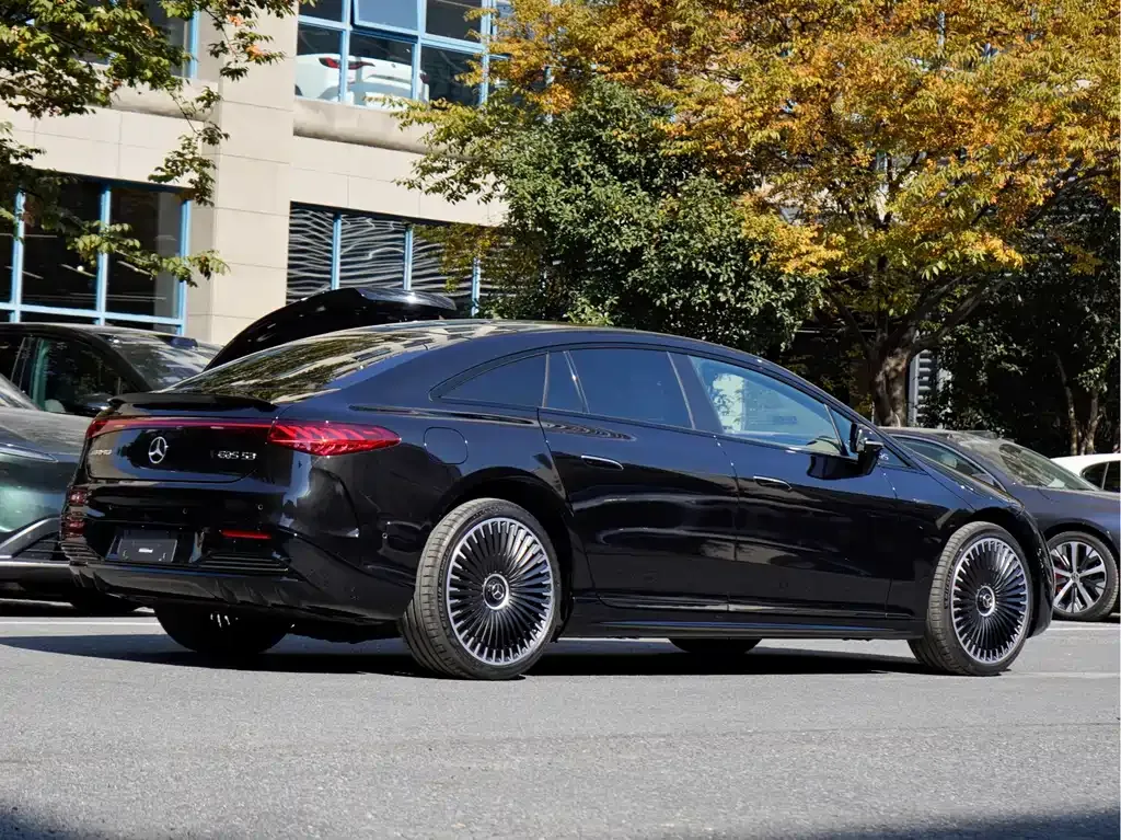 Mercedes-Benz EQS AMG — фото 8