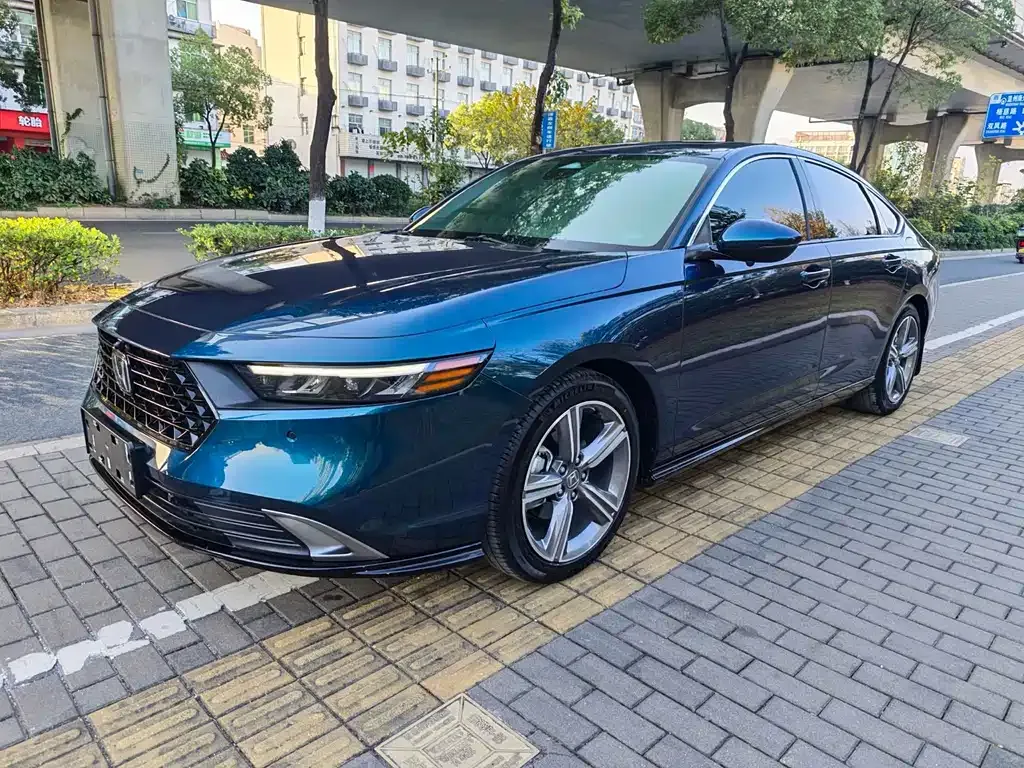 Honda Accord — фото 1